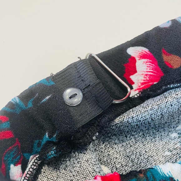 Host Pick 🔥 Maternity pants /leggings black with floral print - Picture 5 of 9